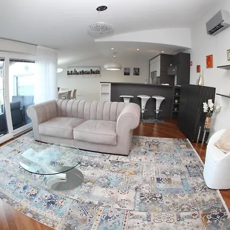 Luxury Marina View Appartamento *