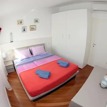 Luxury Marina View Apartman *