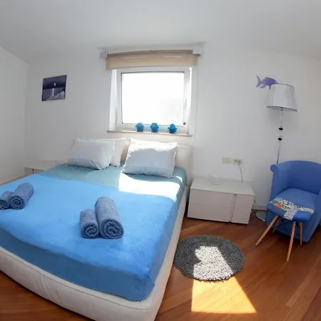 Luxury Marina View Апартаменты *