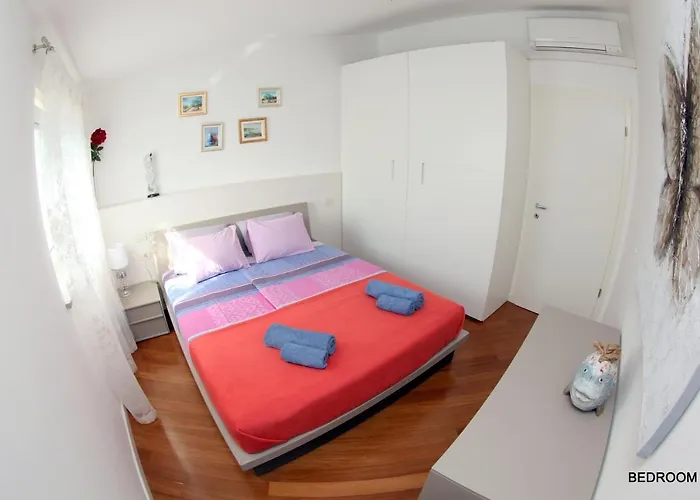 Luxury Marina View Apartamento *